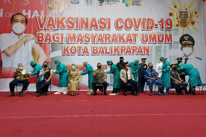 Forkopimda dan Pimpinan Institusi Kesehatan Jalani Vaksinasi Moderna