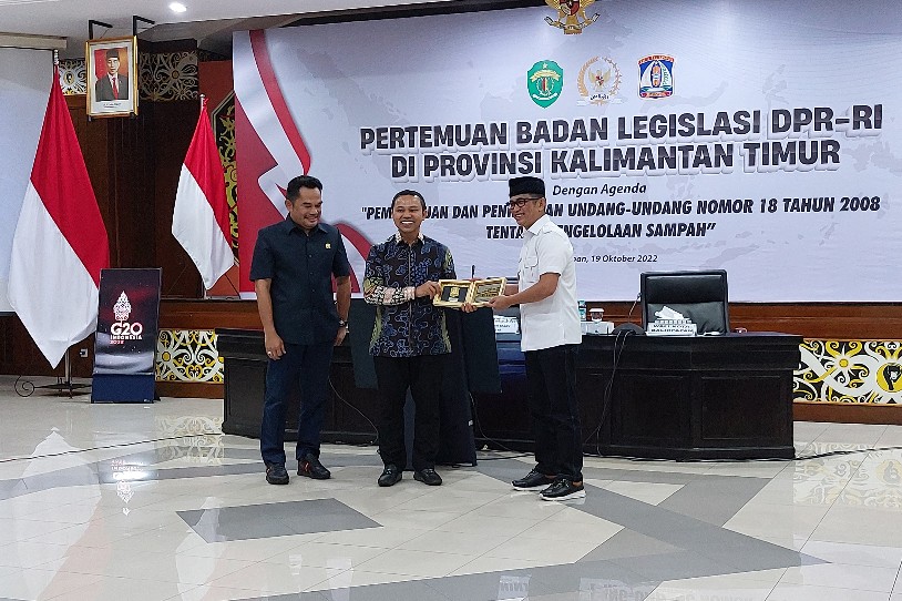 Wali Kota dan Ketua DPRD Provinsi Terima Kunjungan Baleg DPR RI, Bahas UU Pengelolaan Sampah