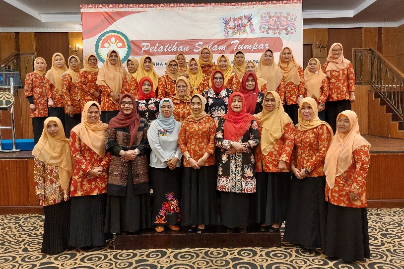 Dharma Wanita Persatuan Kota Balikpapan Gelar Pelatihan Sulam Tumpar