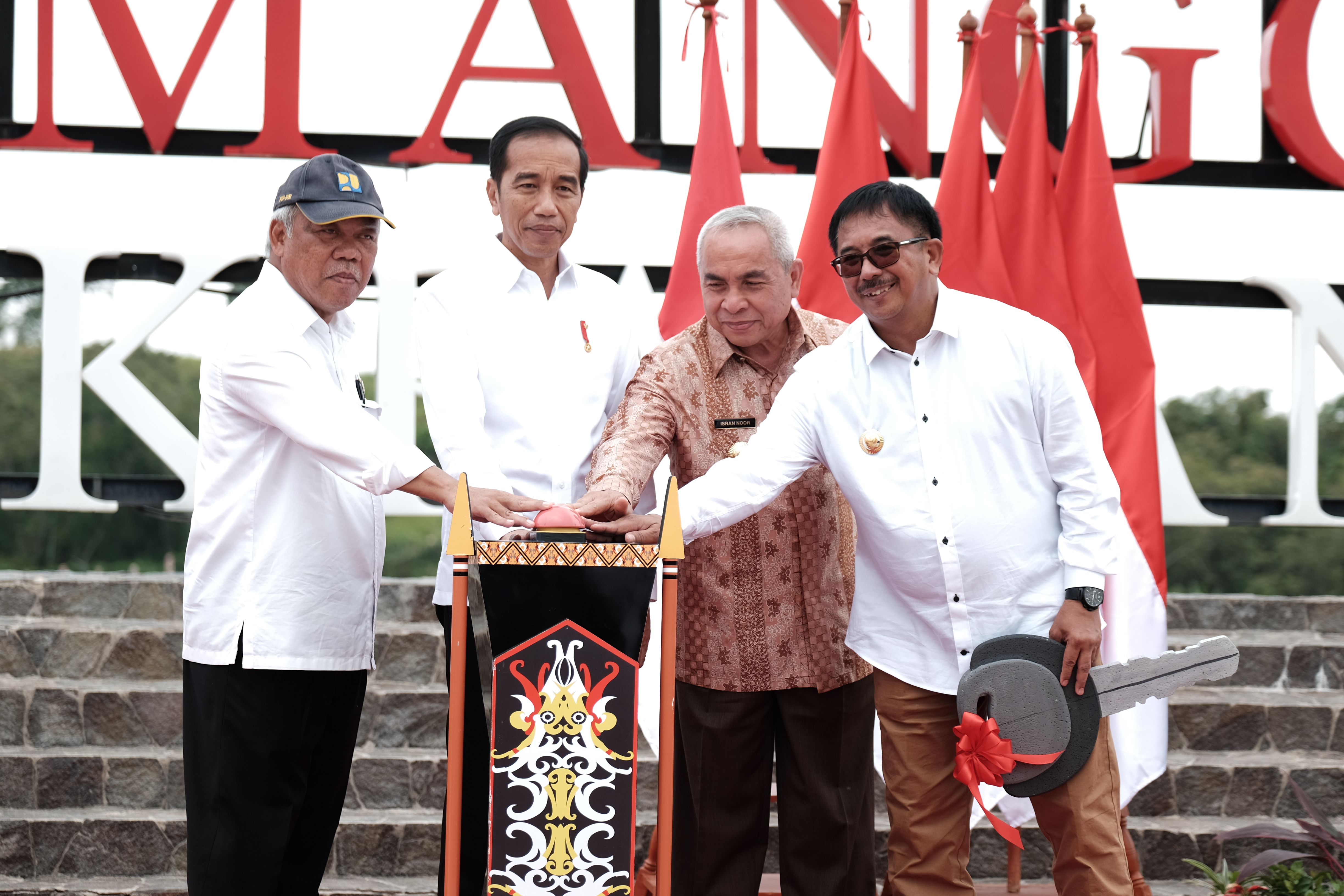 Resmikan TPA Presiden Jokowi Puji TPA Sampah Manggar 