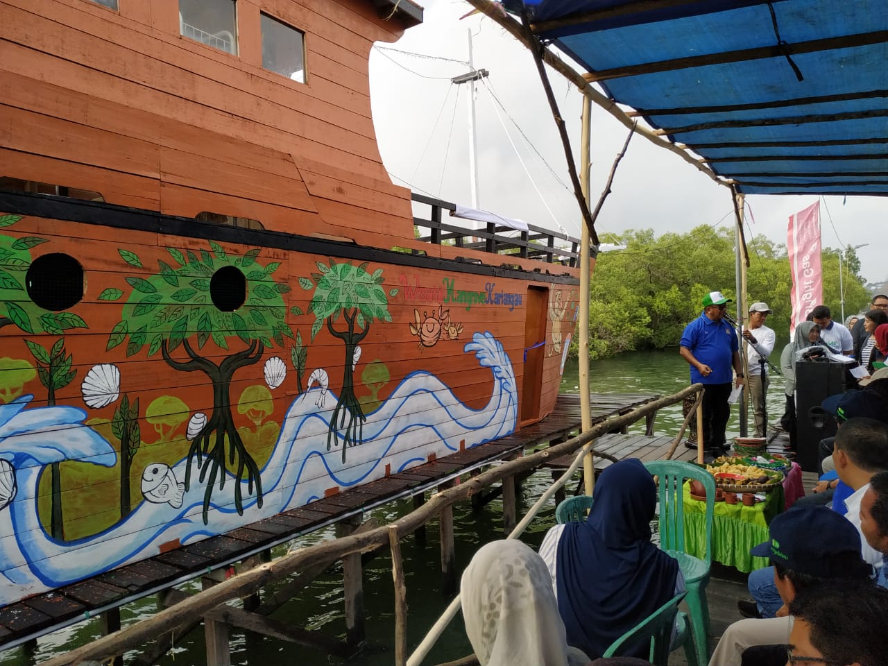 Balikpapan Kini Miliki Ekowisata Resto Apung Kariangau  