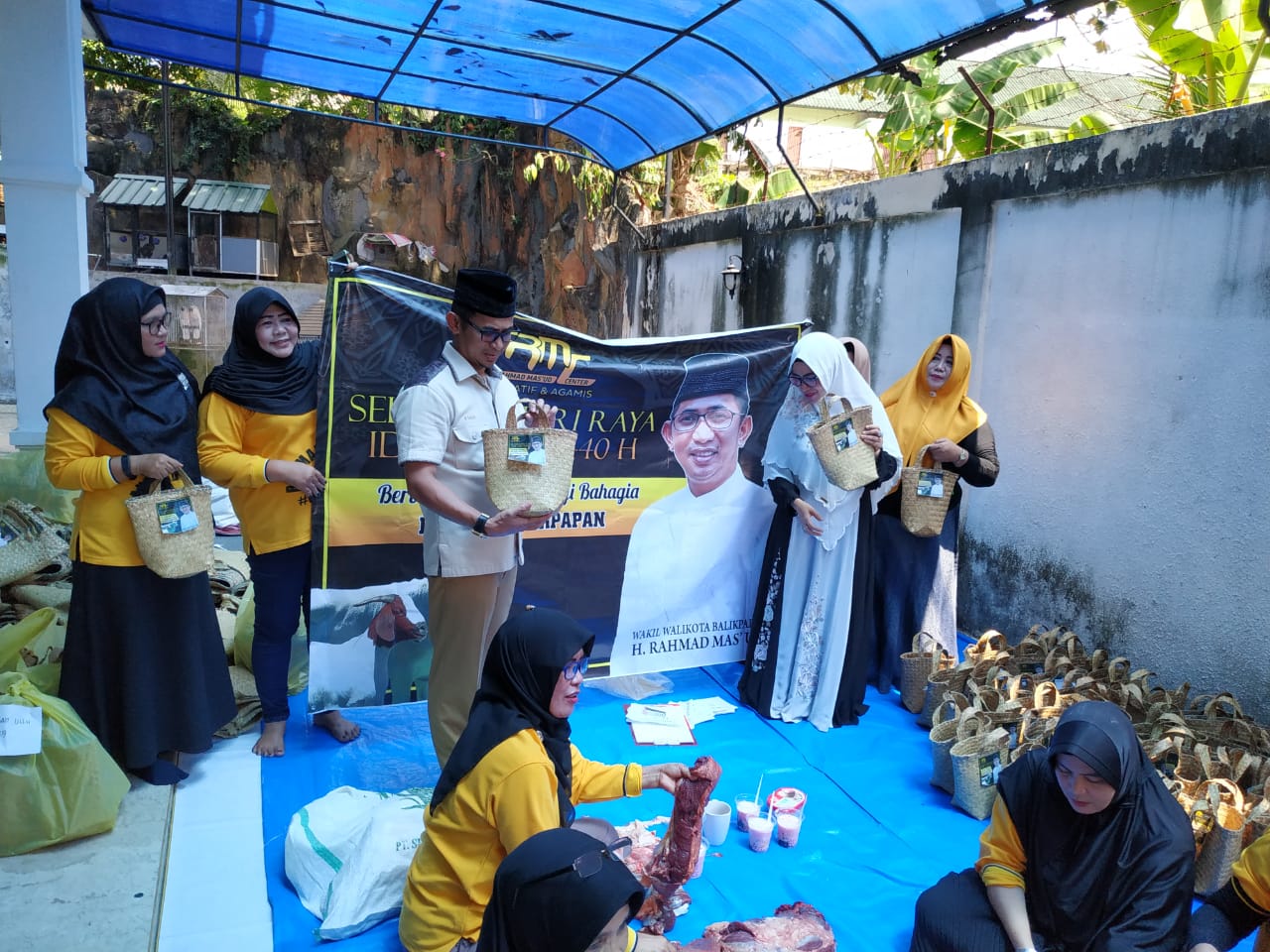 Besek Daging Kurban Membangkitkan Industri Anyaman Tradisional