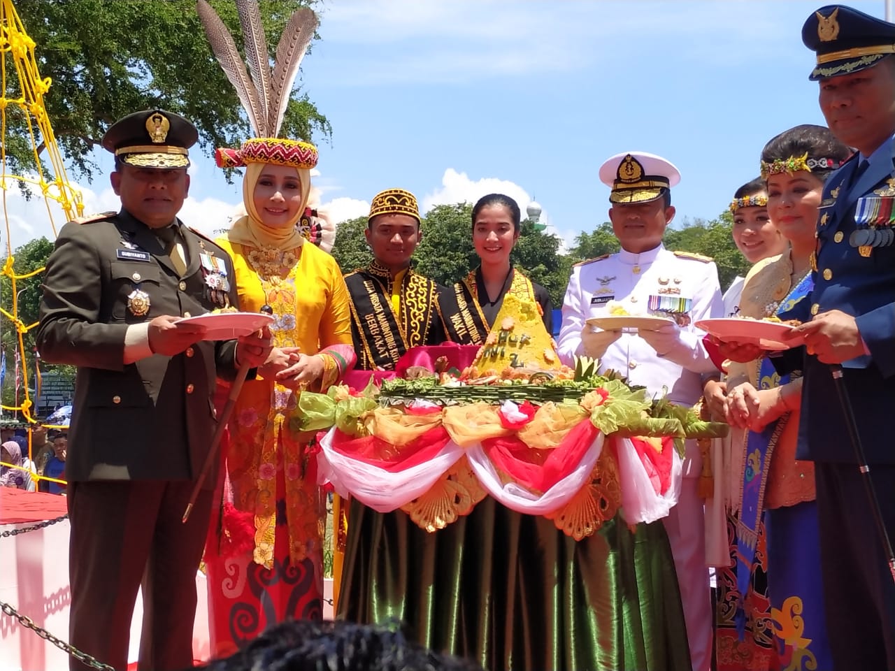 HUT ke-74 TNI, Masyarakat Balikpapan Dihibur Artis Ibu Kota