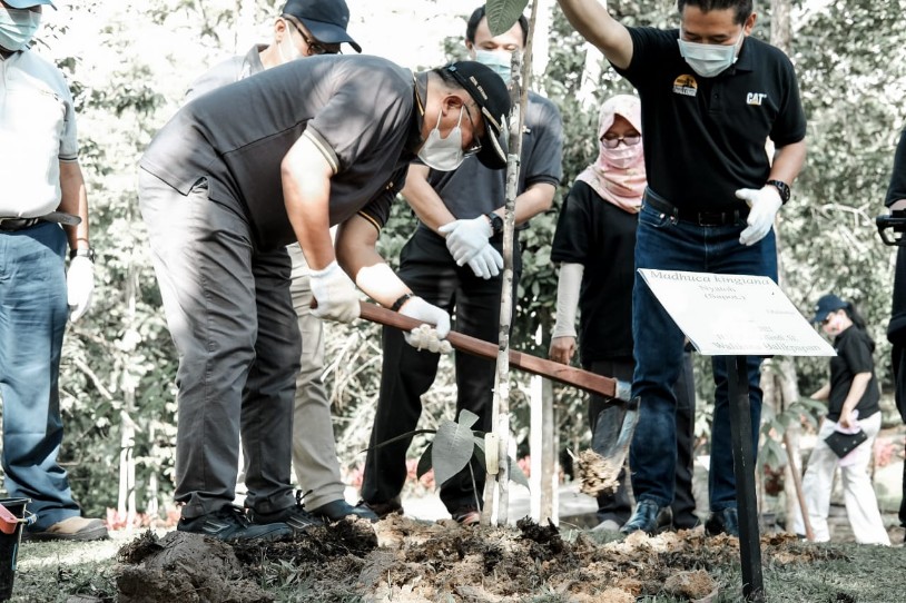Wali Kota Bersama Trakindo Laksanakan Penanaman di KRB