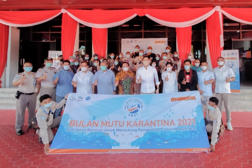 BKIPM Serahkan Bantuan 1.000 Paket Ikan Segar untuk Nakes