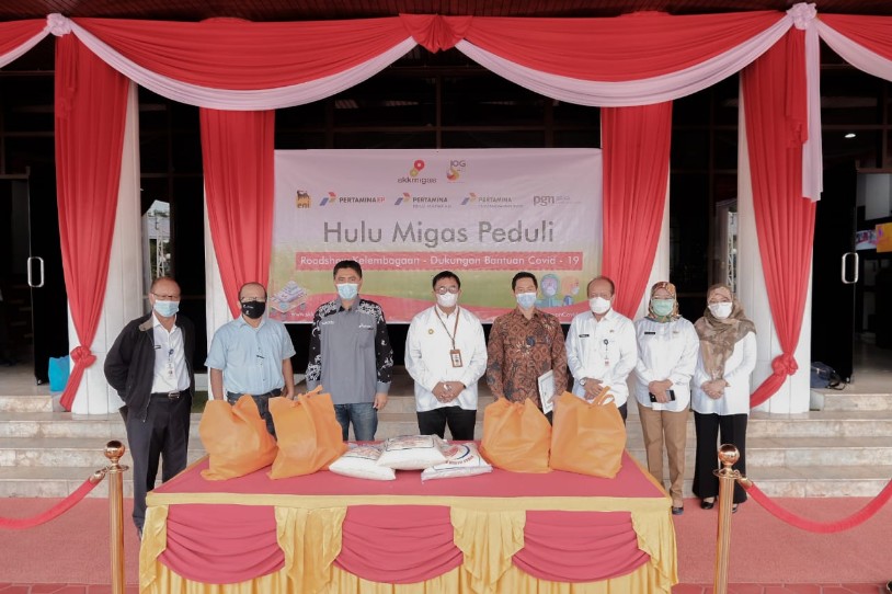 SKK Migas Kalsul dan KKKS Serahkan Bantuan Sembako melalui Pemkot Balikpapan