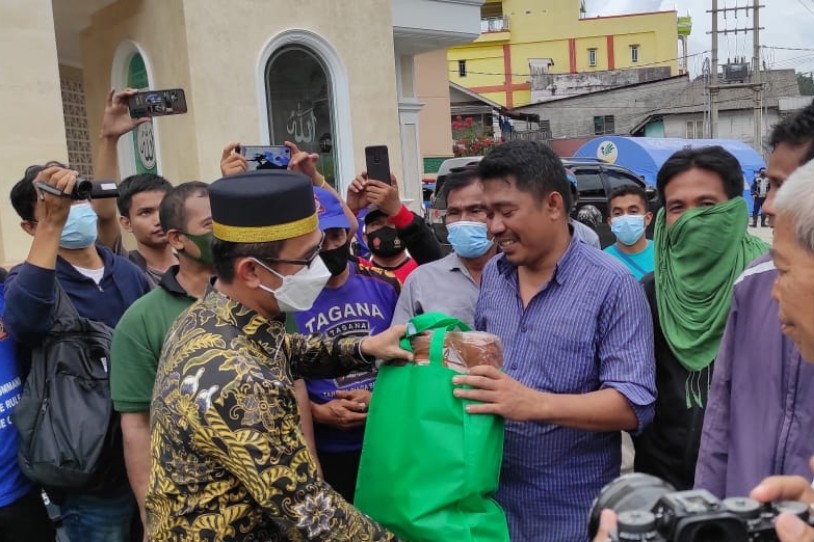 Pemkot Balikpapan Serahkan Bantuan untuk Korban Kebakaran di Gunung Bugis