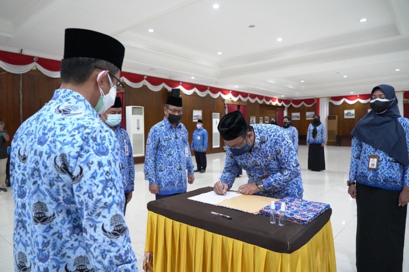 21 Pejabat Pengawas dan Administrator Lingkungan Pemkot Balikpapan Dilantik