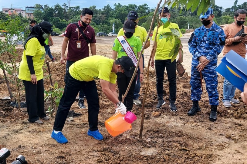 Pemkot dan Stakeholder Laksanakan Penanaman 150 Pohon di Belakang Gedung Kesenian