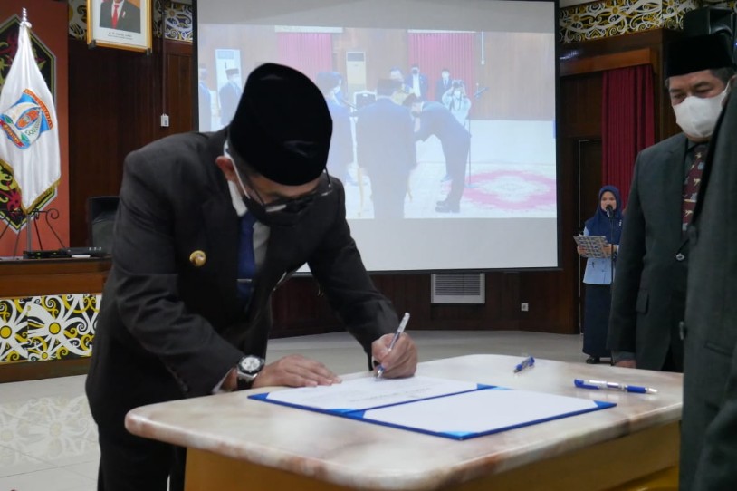 Wali Kota Lantik Tujuh Pejabat Pimpinan Tinggi Pratama di Lingkungan Pemkot Balikpapan
