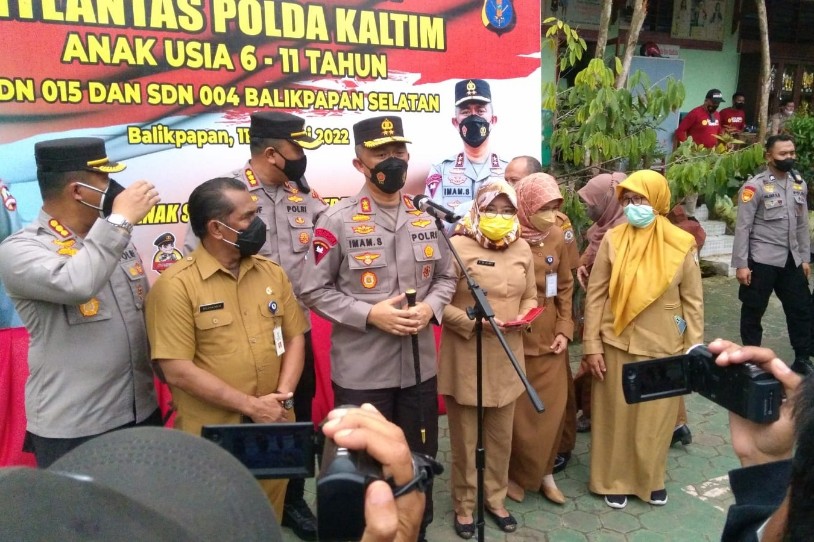 Kadisdik dan Kadinkes Dampingi Kapolda Tinjau Vaksinasi Pelajar oleh Ditlantas