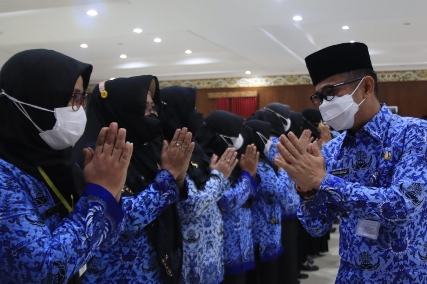 Wali Kota Lantik Pejabat di Lingkungan Pemkot Balikpapan dan Kepala Sekolah