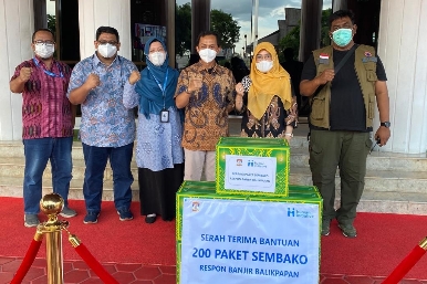 Pemkot Terima Bantuan untuk Lansia Korban Banjir dari Human Initiative