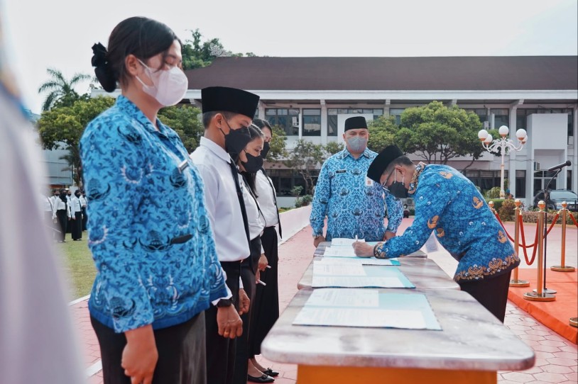 Wali Kota Lantik ASN Jabatan Fungsional Pamong Praja dan PPPK Guru