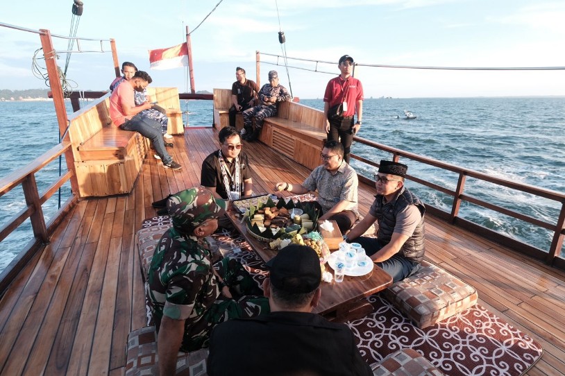 Wali Kota Ajak Masyarakat Berkenalan dengan Wisata Bahari Menggunakan Kapal Pinisi 