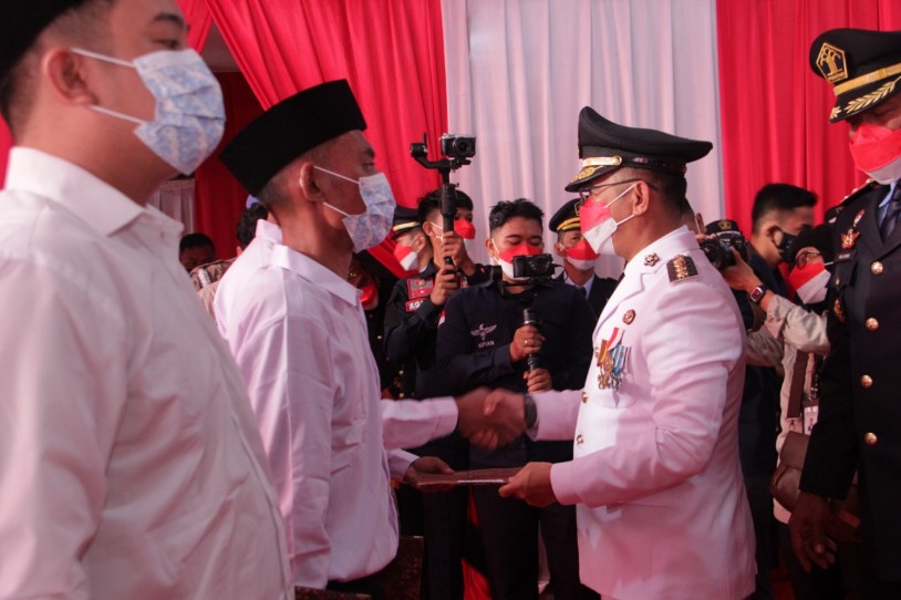 Hari Kemerdekaan RI, Wali Kota Balikpapan Serahkan Remisi 1.175 Warga Binaan Lapas