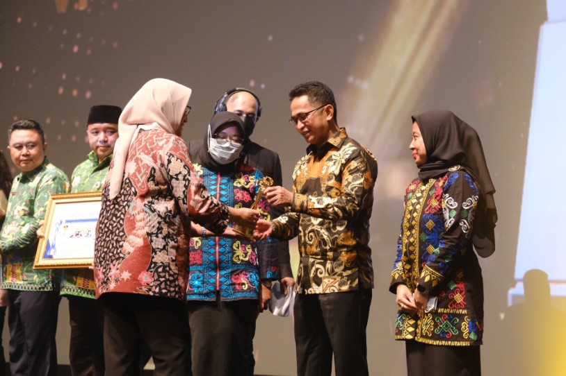 Pemkot Balikpapan Terima Penghargaan Inovation Healthcare Awards