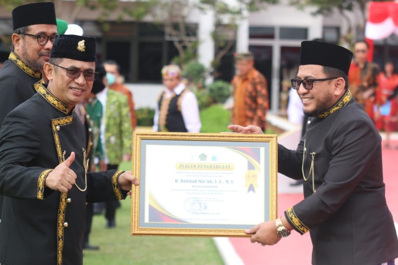 Wali Kota Balikpapan Bertugas Sebagai Inspektur Upacara pada Hari Amal Bakti Kementerian Agama