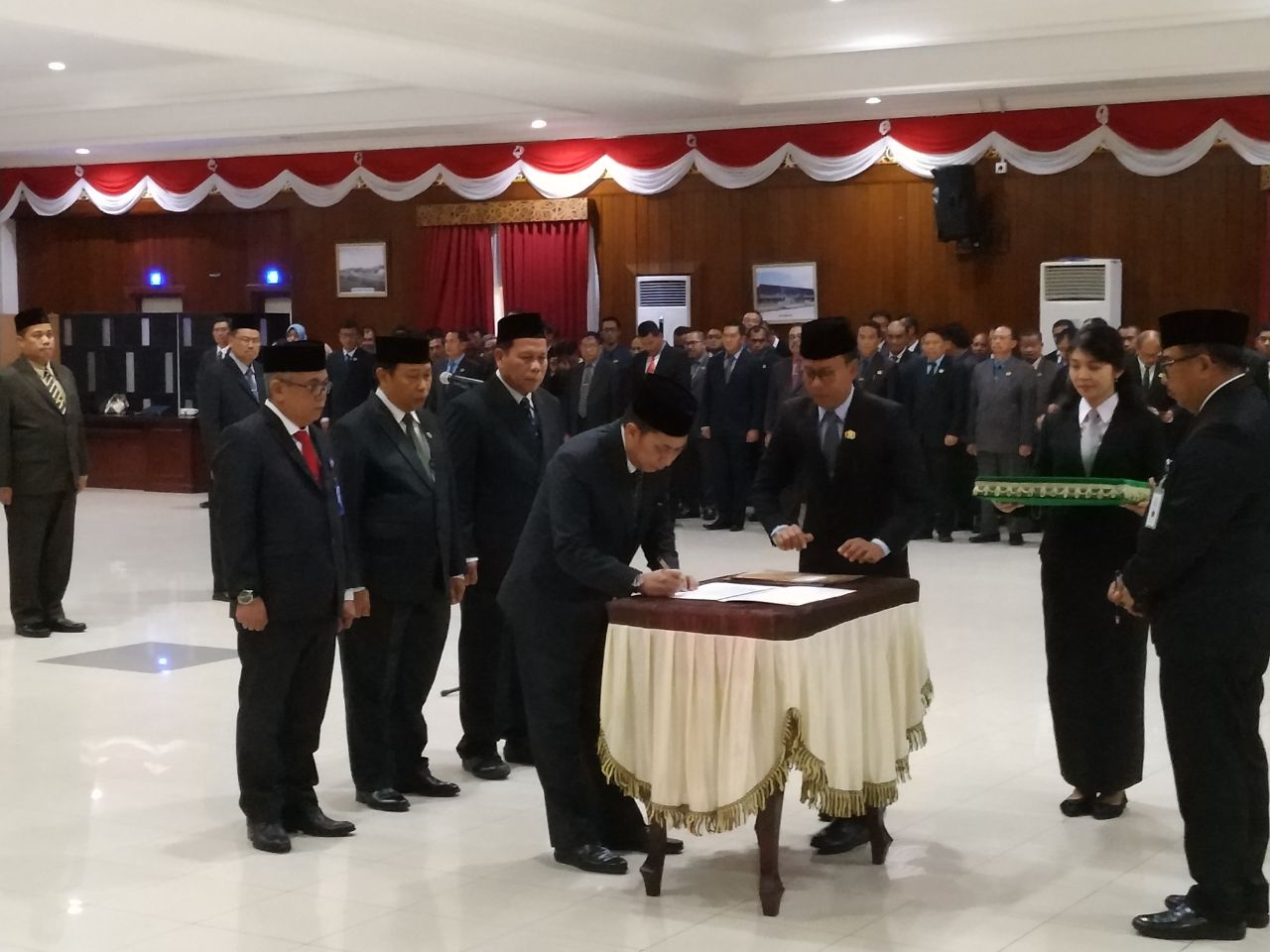 Wali Kota Lantik Pejabat Eselon II dan Kukuhkan Direksi dan Dewan Pengawas BUMD