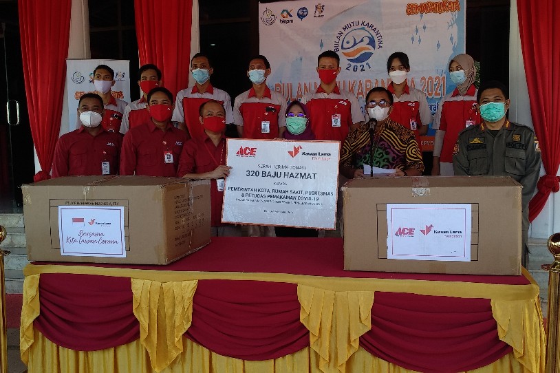 Satgas Covid Terima Bantuan APD dari Ace Hardware