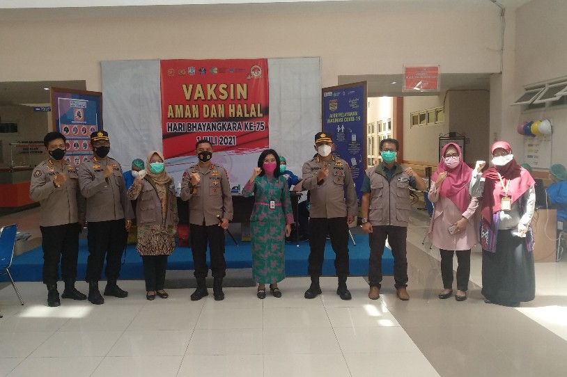 Vaksinasi HUT Bhayangkara Berjalan Lancar, Kapolda Puji Bank Data Balikpapan