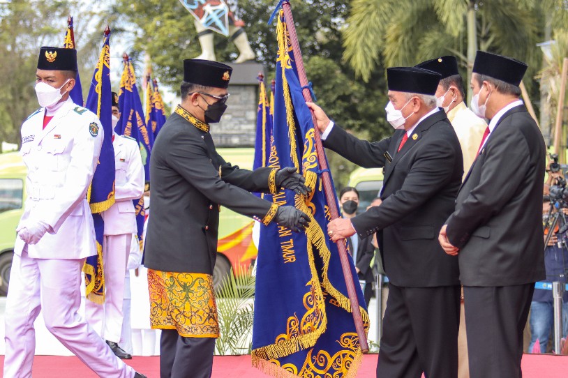 Terbaik, Balikpapan Terima 15 Panji-Panji Keberhasilan di HUT Provinsi Kaltim
