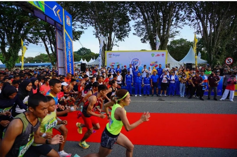Staf Ahli Kemenpora Lepas Ribuan Peserta Balikpapan Open 10K