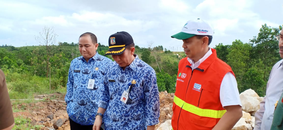 Sekda Tinjau Longsor Jalan KIK menuju Pelabuhan KKT