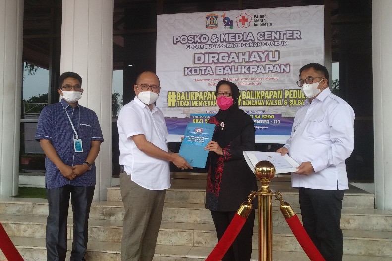 KKSS dan Permata Abadi Group Serahkan Bantuan untuk Korban Bencana melalui Pemkot Balikpapan
