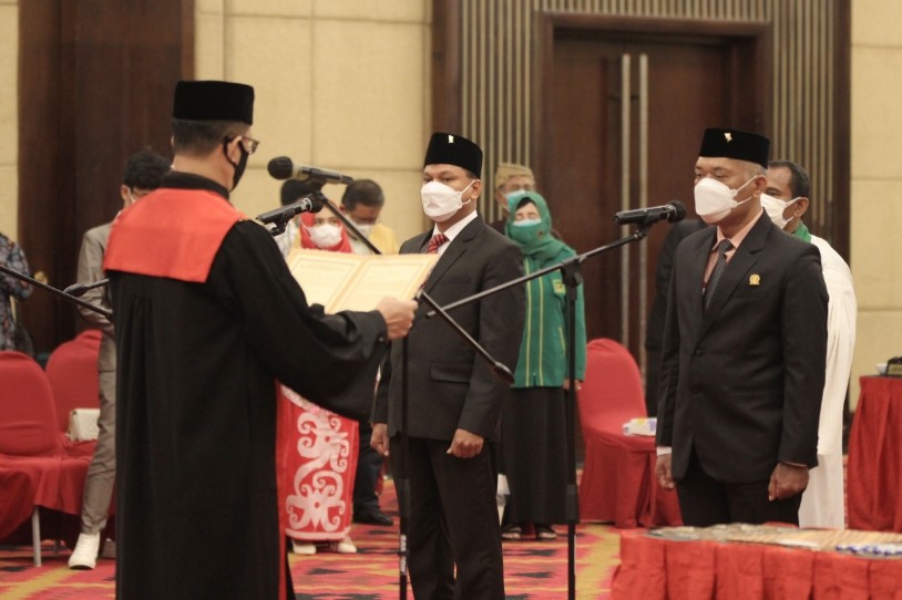 Paripurna Istimewa, DPRD Lantik Pantun Gultom dan Budiono