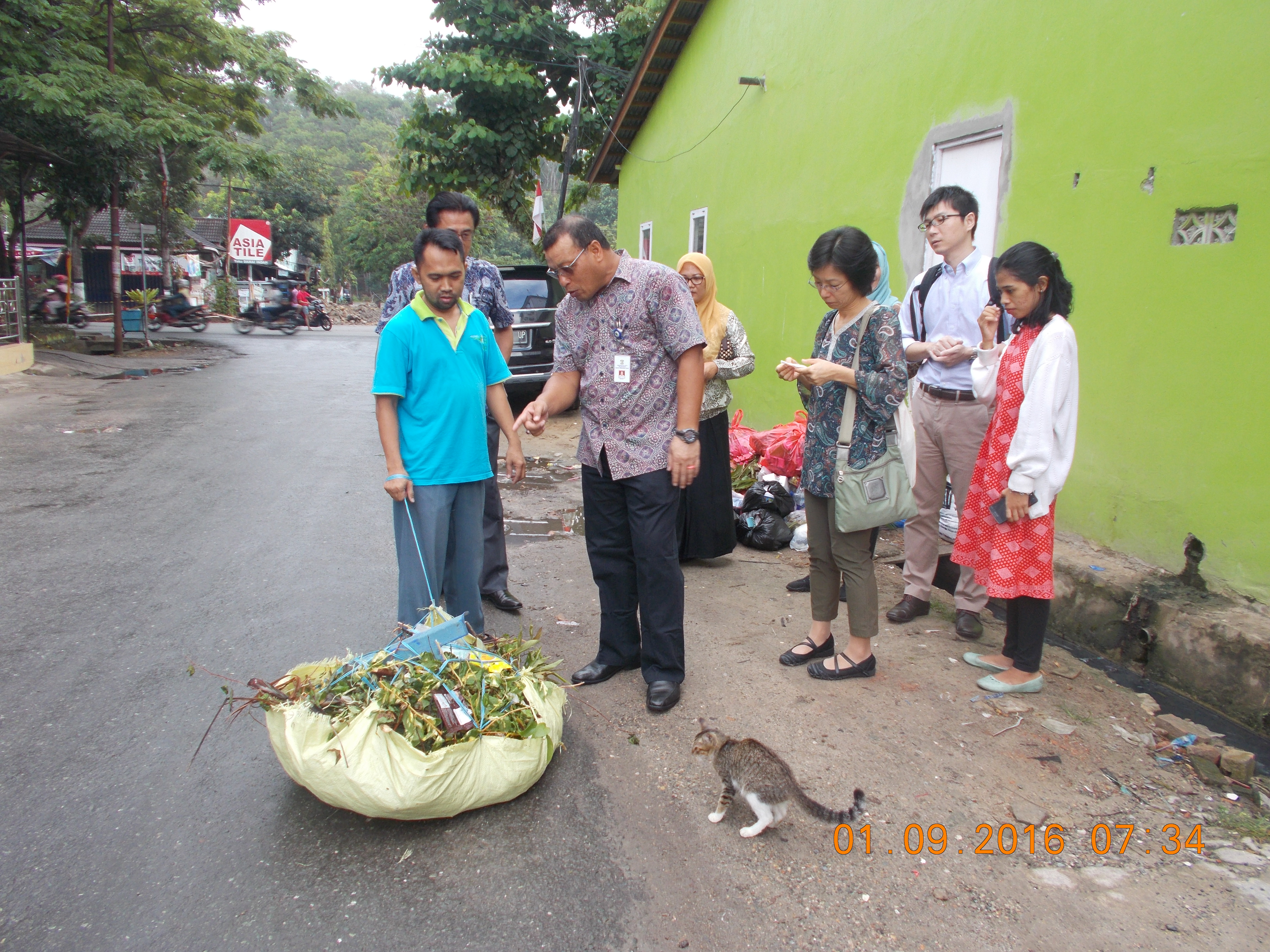 Kepala BLH Tinjau Proyek Pemilahan Sampah Berbasis 3R 