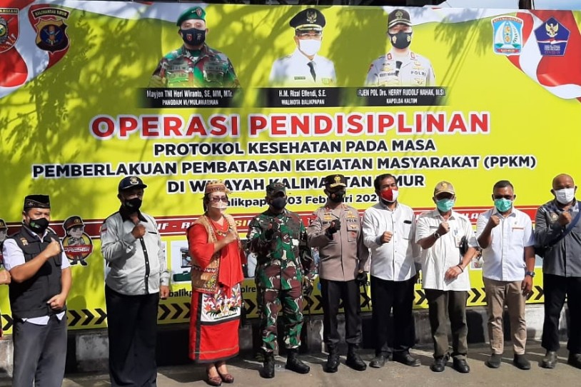Kapolda Kaltim dan Satgas Covid-19 Kota Balikpapan Bagikan Masker dan Laksanakan Rapid Antigen Gratis di Terminal BP