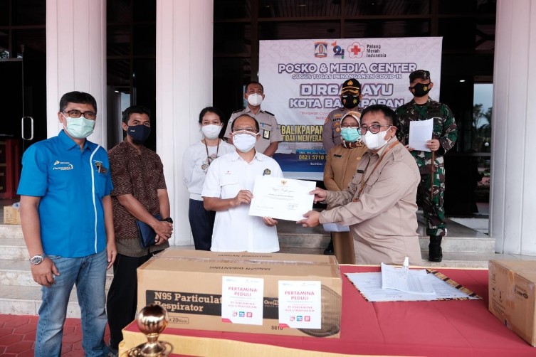 Serahkan Bantuan Masker N95, SKK Migas dan PHM Komitmen Bantu Pemkot Tekan Kasus