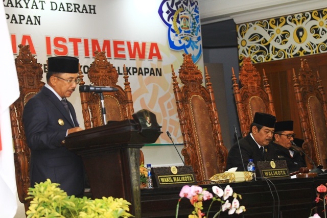 Rapat Paripurna Istimewa DPRD, 10 Warga Berprestasi Raih Penghargaan