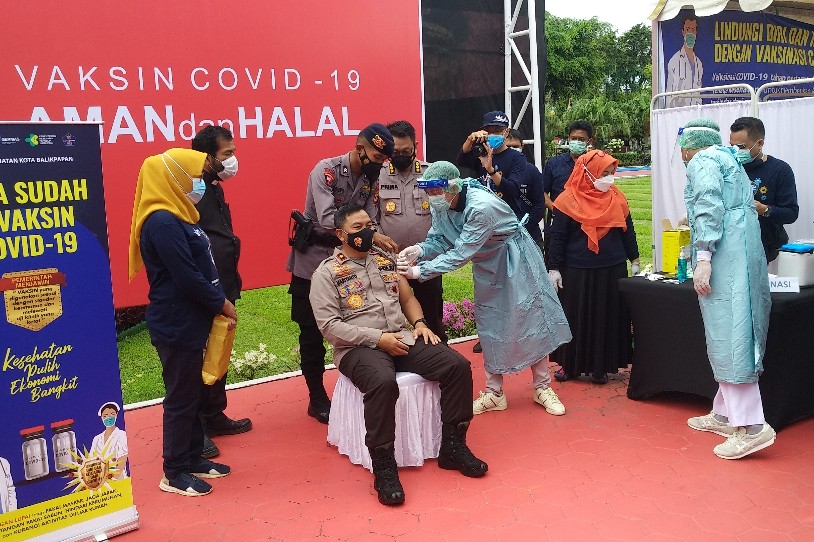 Pencanangan Vaksinasi, Wakapolda Kaltim Tokoh Pertama Divaksin